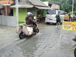 Petugas BPBD Disiagakan Bantu Warga Terdampak Banjir Sidoarjo