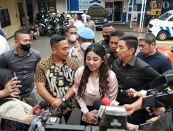 Dewi Perssik Resmi Polisikan Haters yang Hina Dirinya