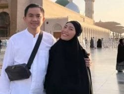 Ayu Dewi dan Suami Berangkat Umrah di Tengah Isu Selingkuh