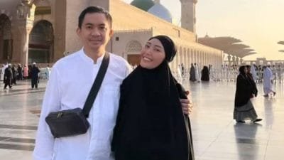 Ayu Dewi dan Suami Berangkat Umrah di Tengah Isu Selingkuh