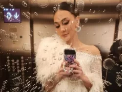 Viral Sosok Hitam di Belakang Luna Maya saat Selfie Sendirian