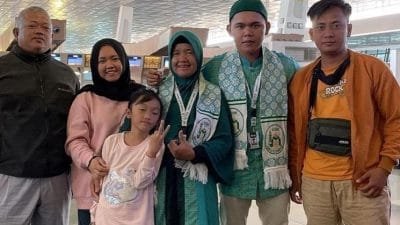 Jadi Pengasuh Anak Sultan, Mbak Lala Berangkatkan Umrah Keluarga