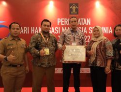 Plt Wali Kota Bekasi Terima Penghargaan Kriteria Peduli HAM