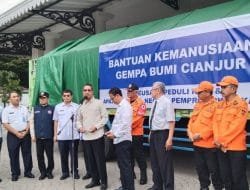 Pj Gubernur DKI Serahkan Bantuan Pangan untuk Korban Gempa Cianjur