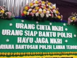 Karangan Bunga Dukungan untuk Polisi Banjiri Polsek Astana Anyar