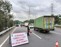 Periode Nataru, Kendaraan Sumbu 3 Lebih Dilarang Lintasi Tol Jakarta-Cikampek