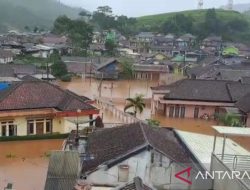 Sungai Cibala Meluap, Banjir 1 Meter Rendam Ratusan Rumah di Cianjur
