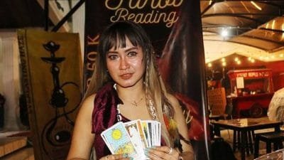 Ahli Tarot, Velline Ayu Ramalkan Tahun 2023 Akan Banyak Bencana Alam Melanda
