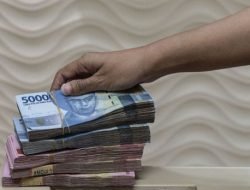 Di Tengah Kekhawatiran Resesi Ekonomi, Rupiah Melemah