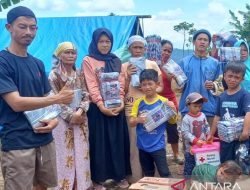 Mufidah Jusuf Kalla Kirim Lagi 20 Ribu Sarung ke Cianjur