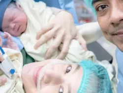 Selamat, Indri Giana Istri Ustadz Riza Muhammad Melahirkan Anak Kembar