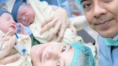 Selamat, Indri Giana Istri Ustadz Riza Muhammad Melahirkan Anak Kembar