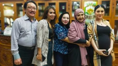 Doris dan Jelita Callebaut Kompak Rutin Perawatan di Klinik Bedah Plastik Queen