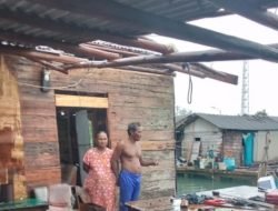 Atap Rumah Warga Lingga-Bintan, Disapu Angin Kencang