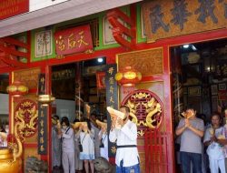 Warga Keturunan Tionghoa di Gorontalo Gelar Sembahyang Jelang Imlek