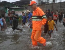Banjir Tak Kunjung Surut di Semarang Ganjar Pranowo Dibanjiri Kritikan