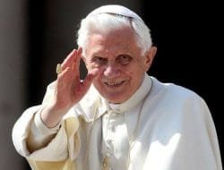 Paus Emeritus Benediktus Meninggal Dunia