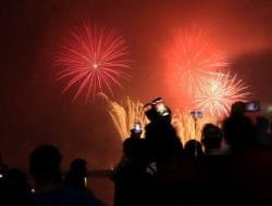 Meriahnya Tahun Baru 2023 di Kota Ambon dan Solo