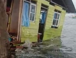 Banjir Rob Terjang Belasan Rumah Warga di Halmahera Utara