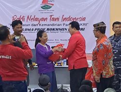 Ketua Umum GNTI Bakti Sosial Bagikan Sembako Untuk Nelayan Cirebon
