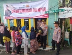 Polda Metro Jaya Bagikan Bansos Kemanusiaan dari Kapolri