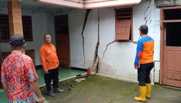 Kondisi rumah warga terdampak tanah gerak di Kabupaten Trenggalek Jawa Timur