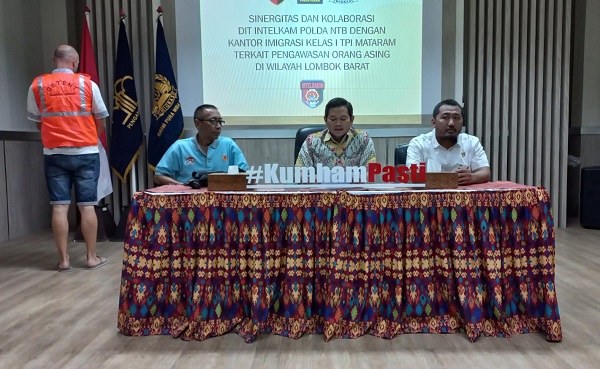 Kantor Imigrasi Kelas I TPI Mataram bersama dengan Ditintelkam Polda NTB mengamankan bule asal Prancis berinisial ER yang membuat onar di Masjid Nurul Huda, Dusun Batu Bolong, Lombok Barat.