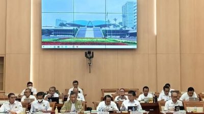 Rapat Dengar Pendapat (RDP) Komisi VII dengan Menteri ESDM di Senayan Jakarta, Senin (20/3/2023).