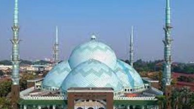 Melihat dari Dekat Masjid Kubah Terbesar di Dunia