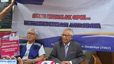 Forum Nasabah Korban Jiwasraya (FNKJ) saat konferensi pers di kantor OC Kaligis, Jakarta, Rabu (15/3/2023