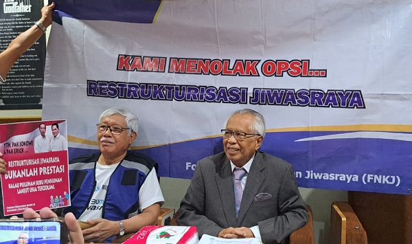Forum Nasabah Korban Jiwasraya (FNKJ) saat konferensi pers di kantor OC Kaligis, Jakarta, Rabu (15/3/2023