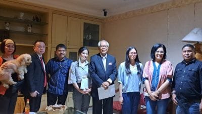 OC Kaligis bersama tim saat OC Kaligis saat mendampingi kliennya Michelle Olivia Putri