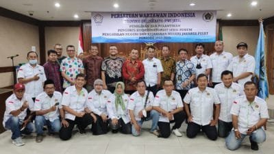 Wartawan Koordinatoriat Seksi Hukum PN dan Kejari Jakpus bersama Pengurus PWI Jaya (Foto:Istimewa)