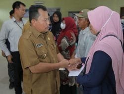Pemkab Asahan Serahkan Buku Tabungan Pinjaman Bergulir