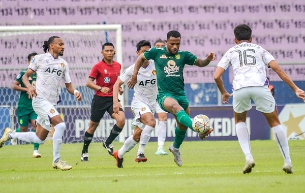 Persik Kediri mengalahkan Persebaya Surabaya dengan skor 1-0 dalam laga pekan ke-31 Liga 1 Indonesia 2022-2023 di Stadion Brawijaya, Kediri, Jawa Timur, Sabtu (18/3/2023)