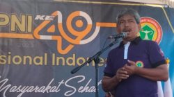 Sekda Kabupaten TrenggalekDrs, Edy Soepriyanto, saat menyampaikan sambutan acara Jalan Sehat DPD PPNI, Ahad (12/3/2023).