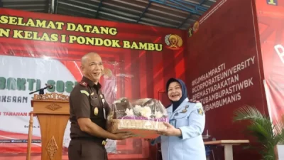 Kajati DKI Jakarta Salurkan Peralatan Keterampilan ke Rutan Pondok Bambu