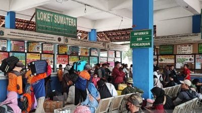 Terminal Kampung Rambutan Mulai Dipadati Pemudik