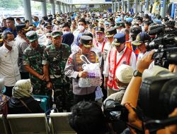 Pangdam Jaya Dampingi Menhub Tinjau Kesiapan Mudik Lebaran di Stasiun Pasar Senen