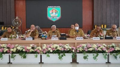 Bupati Asahan, H. Surya, memimpin Rapat Koordinasi Pemerintahan (Rakorpem) bulan April 2023 di Pendopo Rumah Dinas Bupati, Senin (10/4/2023).