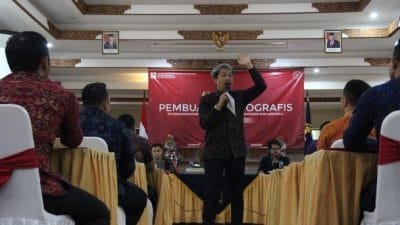 Kakanwil Kemenkumham Bali, Anggiat Napitupulu, saat menjadi narasumber pada kegiatan penguatan pembuatan infografis, Selasa (23/5/2023). Foto:Dok.Kemenkumham Bali