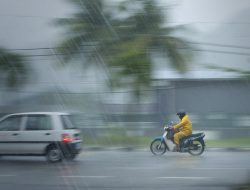 BMKG: Sebagian wilayah DKI Jakarta Diguyur Hujan Disertai Kilat
