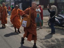 Rombongan Biksu Thudong Menginap di Kediaman Habib Luthfi