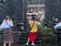 Imigrasi Singaraja Buru Bule Berulah di Pura Pengubengan Besakih