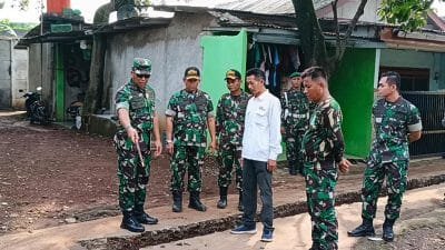 Komandan Korem (Danrem) 051/Wijayakarta (Wkt), Brigjen TNI Yustinus Nono Yulianto, SE,M.Si, melakukan peninjauan ke Posko TNI Manunggal Masuk Desa (TMMD) ke-116, di Kota Bekasi, Jawa Barat, Senin (22/5/2023). FOTO: Pendam Jaya