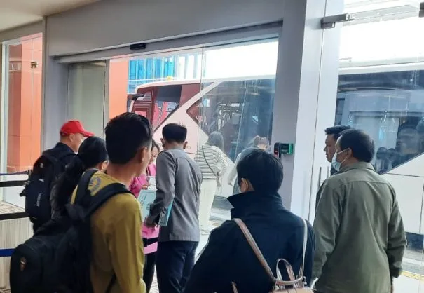 WR (35) pria asal Tiongkok dipulangkan ke negaranya oleh Rumah Detensi Imigrasi (Rudenim) Denpasar, Rabu (31/5/2023) Dok.Kemenkumham Bali