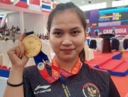 Juliana Klarisa Raih Emas Angkat Besi