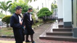 Jaksa Yanuar Adi Nugroho, S.H., M.H. (kiri) usai sidang kasus dugaan pencemaran nama baik terhadap LBP dengan terdakwa Haris Azhar dan Fatia di PN Jaktim, Senin (8/5/2023) Foto:Erfan SP