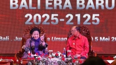 Presiden ke-5 RI Megawati Soekarnoputri bersama Gubernur Bali Wayan Koster saat seminar “Haluan Pembangunan Bali Masa Depan 100 Tahun Bali Era Baru 2025-2125” di The Trans Resort, Seminyak, Kita, Badung, Jumat (5/5/2023)