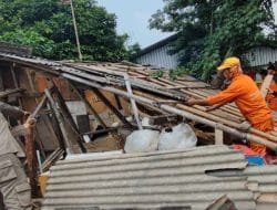 Satpol PP Bongkar Tiga Bangunan Tanpa Izin